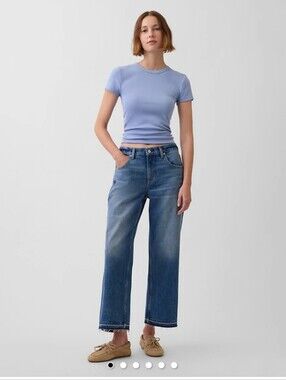 Gap Size 30. Relaxed Low Slung Cropped Jeans. EUC